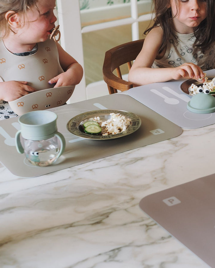 Learning table setting - olive haze